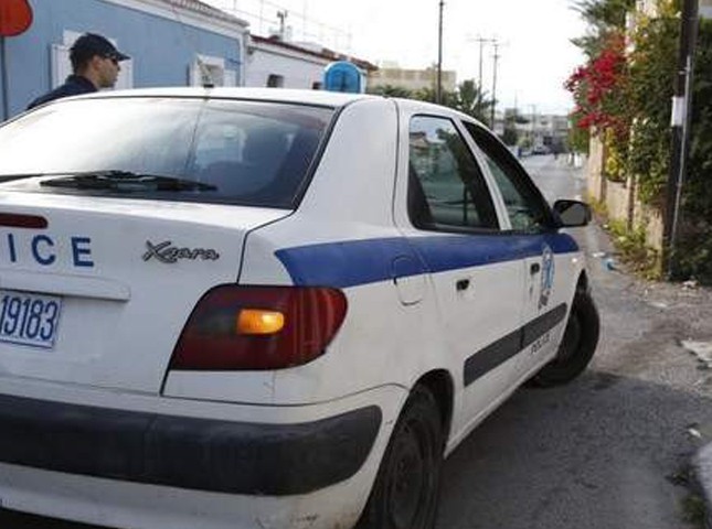 ΒΑΤΩΝΤΑΣ ΑΡΤΑΚΗΣ: Ύποπτο λευκό βαν έχει αναστατώσει τους κατοίκους της περιοχής - Κάλεσαν την Αστυνομία το απόγευμα της Τετάρτης