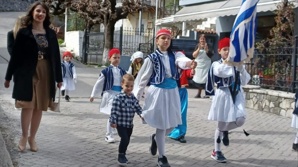 ΣΤΡΟΠΩΝΕΣ ΕΥΒΟΙΑΣ: Μία ... χούφτα μαθητές γεμάτοι καμάρι και περηφάνεια