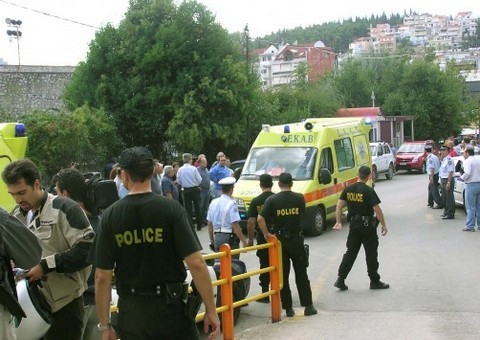 Μάστορας έπεσε από τη σκεπή και χαροπαλεύει