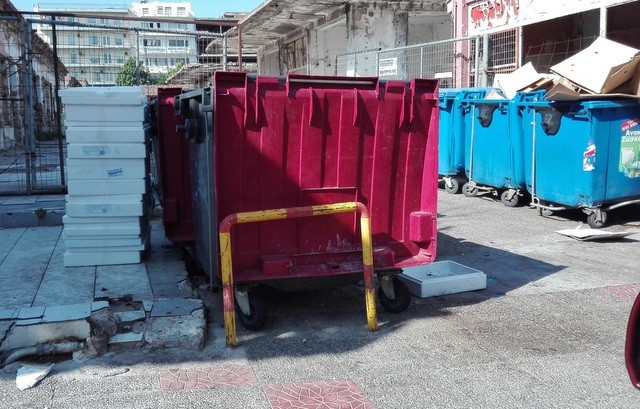 Βρώμα και δυσωδία επικρατεί στη Δημοτική Αγορά της Χαλκίδας