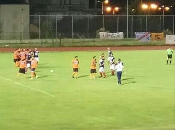 Δικηγόροι έδειραν διαιτητή για ένα πέναλτι (VIDEO)