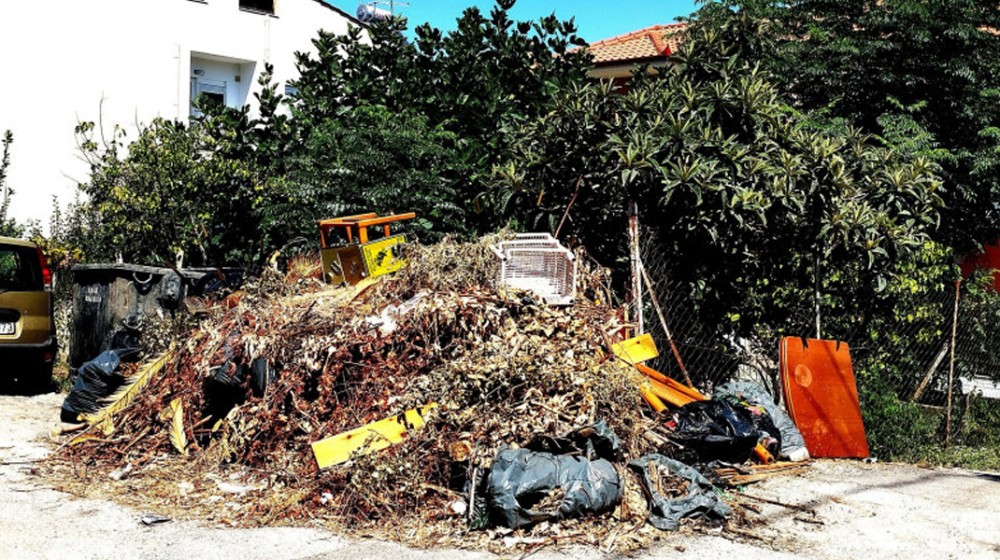ΧΑΛΚΙΔΑ: Πνίγονται στα σκουπίδια οι κάτοικοι στην Παρνασσού και την Οίτης