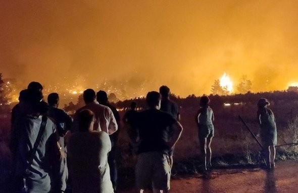 ΦΩΤΙΑ ΕΥΒΟΙΑ: Εντολή για εκκένωση σε Ελληνικά, Γούβες, Γερακιού, Αγριοβότανο, Αγ. Νικόλαο