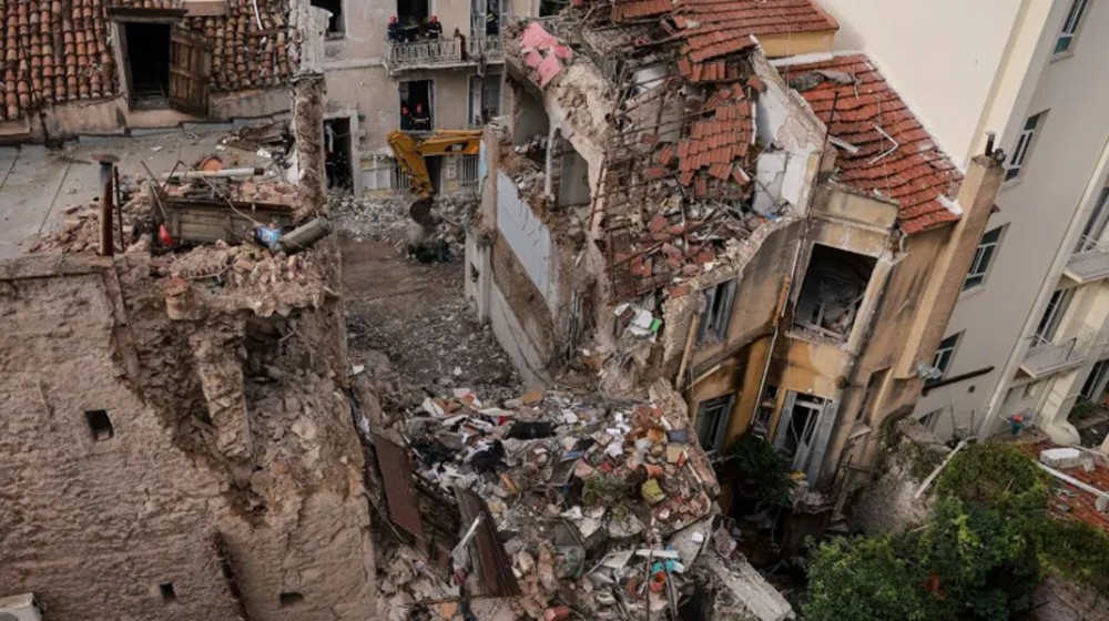 ΦΟΝΙΚΗ ΕΚΡΗΞΗ ΣΤΗΝ ΠΛΑΚΑ: Αυτά είναι τα 6 πρόσωπα της τραγωδίας - Έγκυος η μια νεκρή (VIDEO)