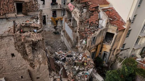 ΦΟΝΙΚΗ ΕΚΡΗΞΗ ΣΤΗΝ ΠΛΑΚΑ: Αυτά είναι τα 6 πρόσωπα της τραγωδίας - Έγκυος η μια νεκρή (VIDEO)