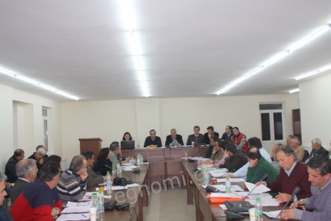 Δημοτικό συμβούλιο Κύμης-Αλιβερίου: Ατελείωτη κουβέντα για τα χρέη των πρώην δήμων