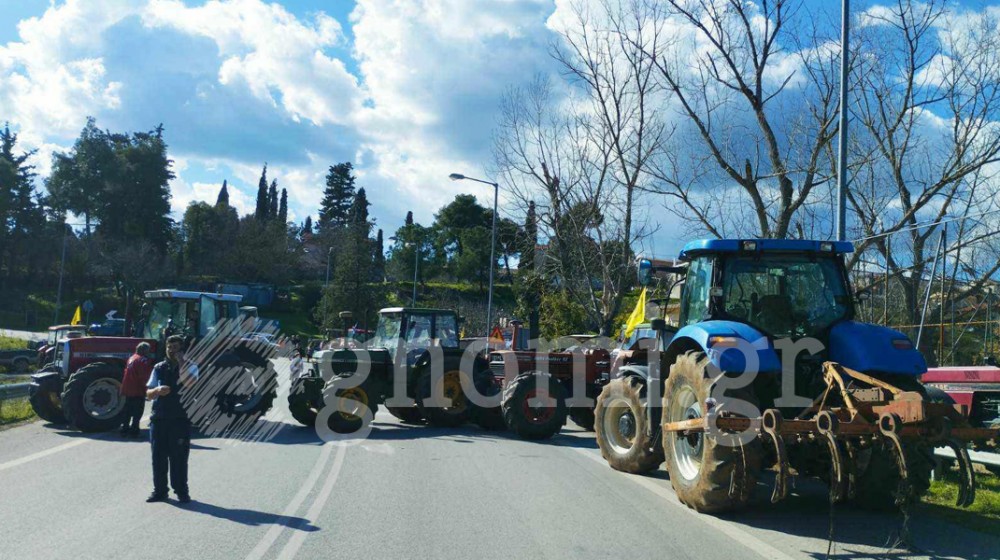 ΕΥΒΟΙΑ: Οι αγρότες κλείνουν ξανά τον δρόμο στο Προκόπι