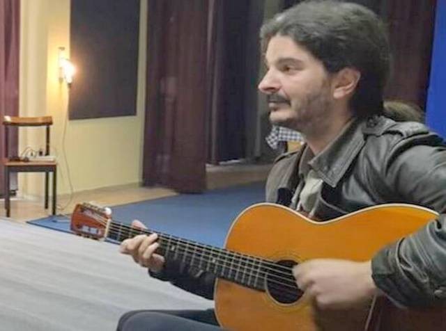 Πέθανε ο γνωστός κιθαρίστας Κώστας Γεράκης σε ηλικία μόλις 40 ετών