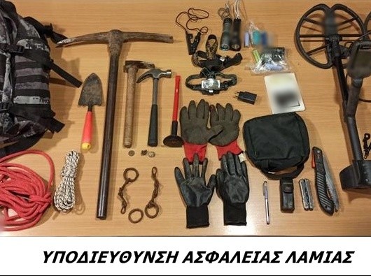 Επιασαν δύο αρχαιοκάπηλους στη Λαμία αμέσως μετά το ...σκάψιμο