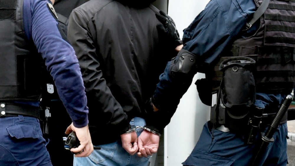 ΕΥΒΟΙΑ: Συνελήφθησαν τέσσερα άτομα γιατί κυκλοφορούσαν με ναρκωτικά και σουγιάδες
