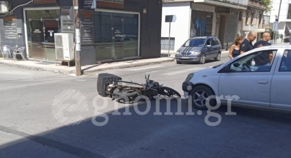 ΧΑΛΚΙΔΑ ΟΔΟΣ ΛΗΛΑΝΤΙΩΝ: Σύγκρουση αυτοκινήτου με δίκυκλο