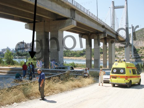 Βουτιά θανάτου από την υψηλή γέφυρα