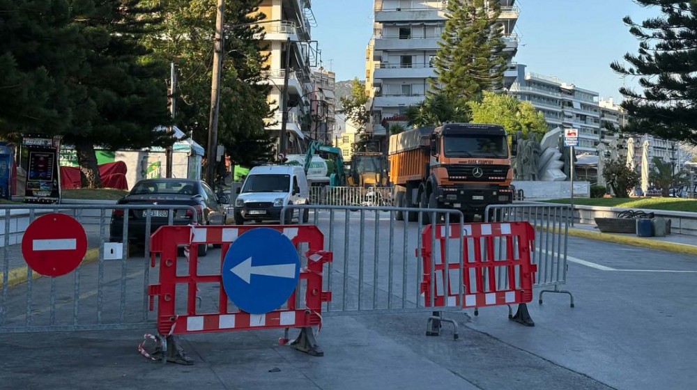 ΧΑΛΚΙΔΑ: Δουλεύουν ασταμάτητα τα συνεργεία ανήμερα της Παναγίας- Σπασμένοι δύο αγωγοί της αποχέτευσης
