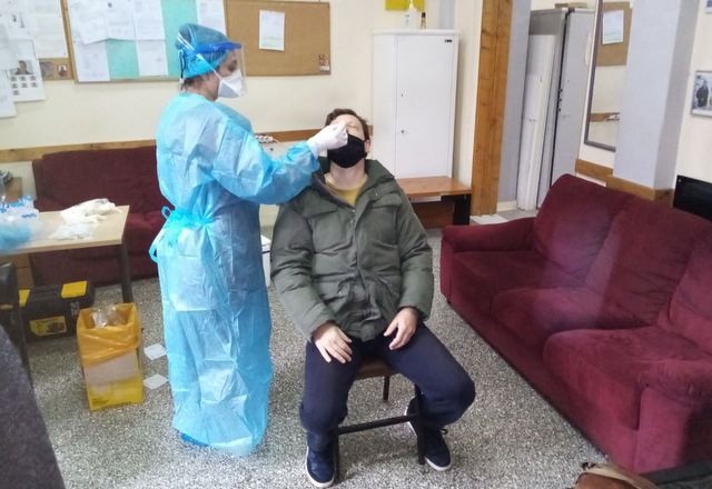 ΧΑΛΚΙΔΑ: Τεστ ανίχνευσης κορωνοϊού σε υπαλλήλους και εξωτερικούς φρουρούς της Φυλακής