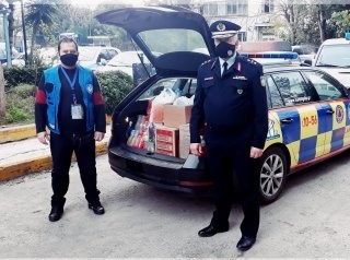 ΧΑΛΚΙΔΑ: Οι αστυνομικοί πρόσφεραν τρόφιμα και ρούχα στο Χαμόγελο του Παιδιού