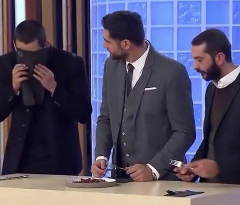 Εβαλαν τα γέλια κι έφτυσαν το φαγητό διαγωνιζόμενου στο Master Chef (VIDEO)