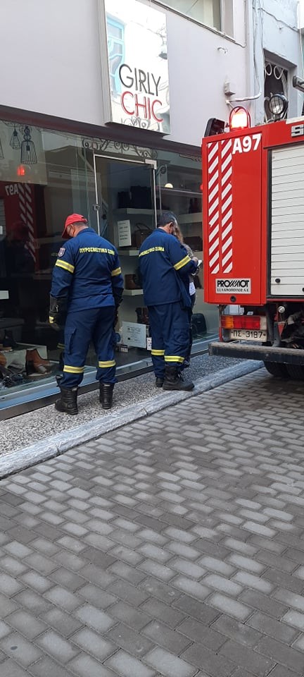 ΧΑΛΚΙΔΑ: Φωτιά σε κατάστημα στην οδό Τσιριγώτη