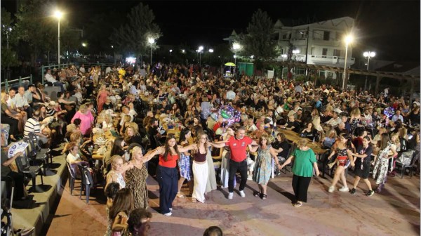 ΚΑΝΗΘΙΩΤΙΚΑ: Βούλιαξε από κόσμο η πλατεία (PHOTOS-VIDEO)