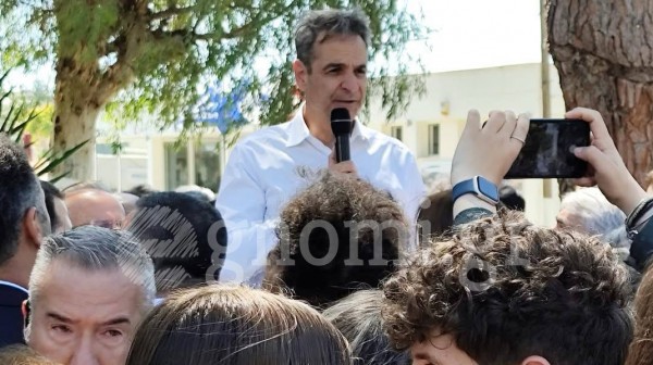 Ο Μητσοτάκης κάνει περιοδεία στη βόρεια Εύβοια