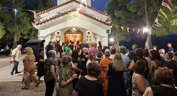 ΑΛΙΒΕΡΙ: Πλήθος κόσμου στη γιορτή του Αγίου Νεκταρίου