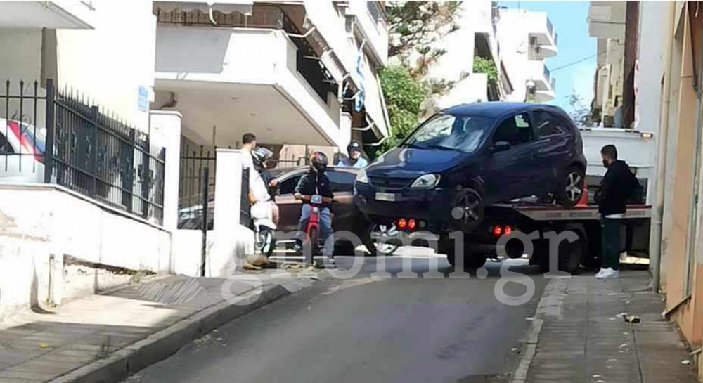 ΧΑΛΚΙΔΑ: Τραυματίστηκε γυναίκα μετά από σύγκρουση δύο αυτοκινήτων (φωτό)