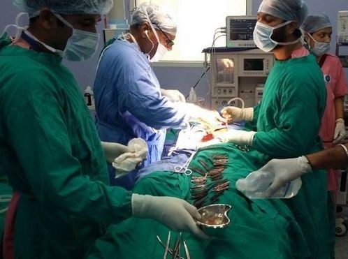 Γιατρός ζήτησε 1000 ευρώ από ασθενή για να τον βάλει στο χειρουργείο
