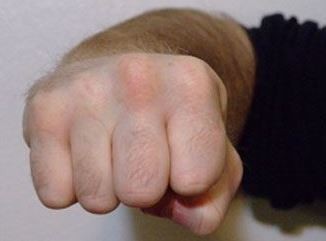 Απίστευτο ξύλο μεταξύ υπαλλήλων σε δημόσια υπηρεσία