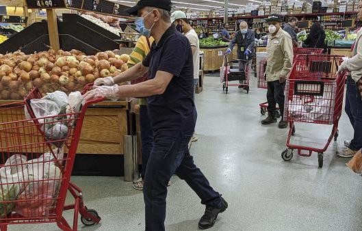 Εννιά πελάτες ...καρφώθηκαν μόνοι τους - Ψώνιζαν, ενώ έπρεπε να βρίσκονται σε καραντίνα