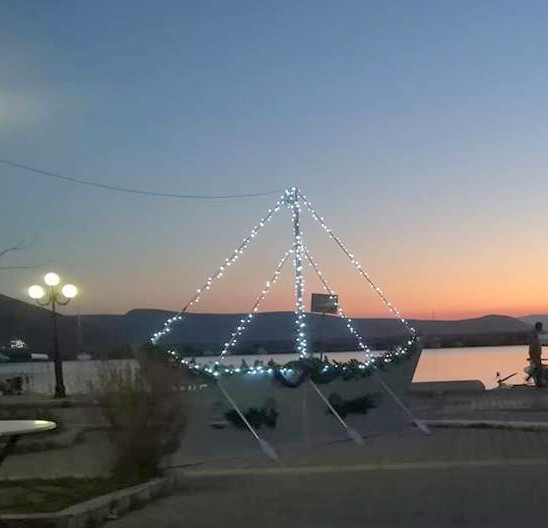 ΚΑΡΑΒΟΣ ΑΛΙΒΕΡΙΟΥ: Καραβάκι στη στεριά