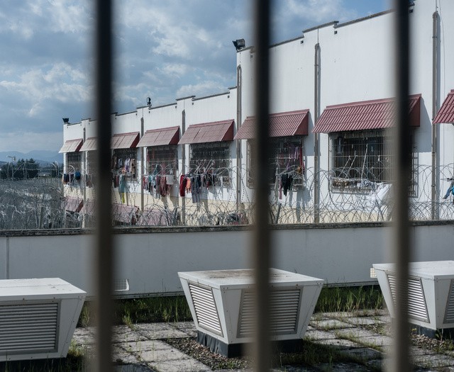ΓΥΝΑΙΚΕΙΕΣ ΦΥΛΑΚΕΣ ΘΗΒΑΣ: Ξέσπασαν ταραχές μετά το θάνατο κρατούμενης
