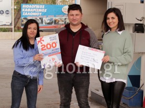 Διαγωνισμός egnomi: Ο Γιώργος Μάντσος παρέλαβε τη δωροεπιταγή που κέρδισε για καύσιμα