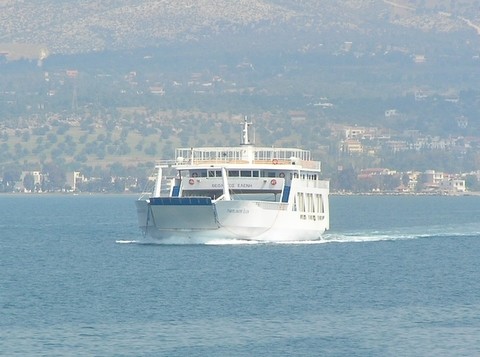 Μόνο ένα πλοίο στη γραμμή Αιδηψού-Αρκίτσας