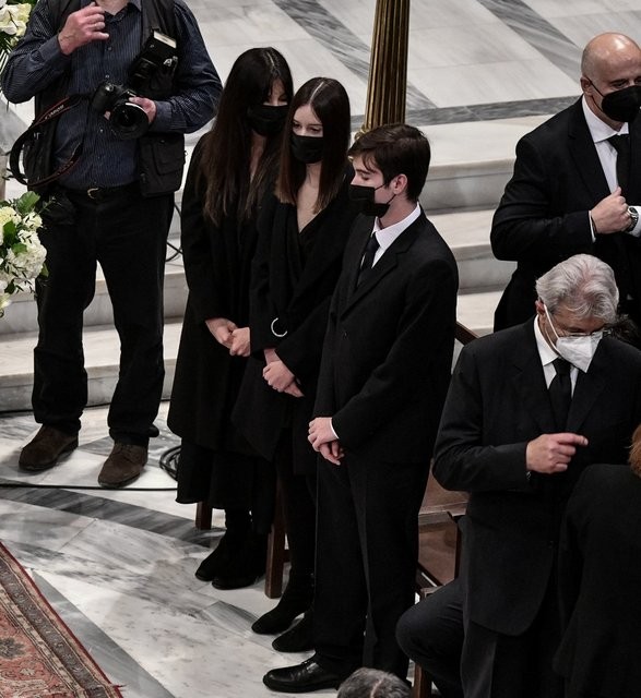 ΦΩΦΗ ΓΕΝΝΗΜΑΤΑ ΚΗΔΕΙΑ: Τραγικές φιγούρες ο σύζυγος και τα τρία παιδιά της
