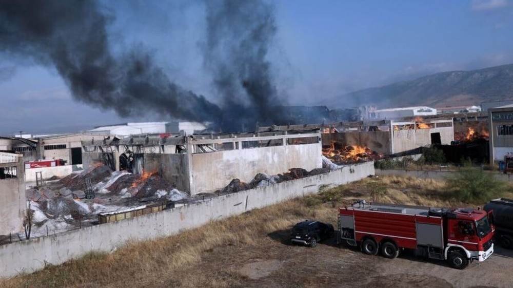 ΦΩΤΙΑ-ΒΑΘΥ: Αναφλέξεις έκαψαν και την πτέρυγα με τις μηχανές