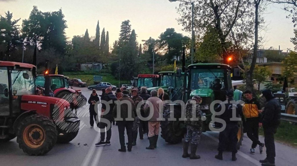 ΚΗΡΙΝΘΟΣ: Οι αγρότες ...στήνουν γλέντι στο μπλόκο