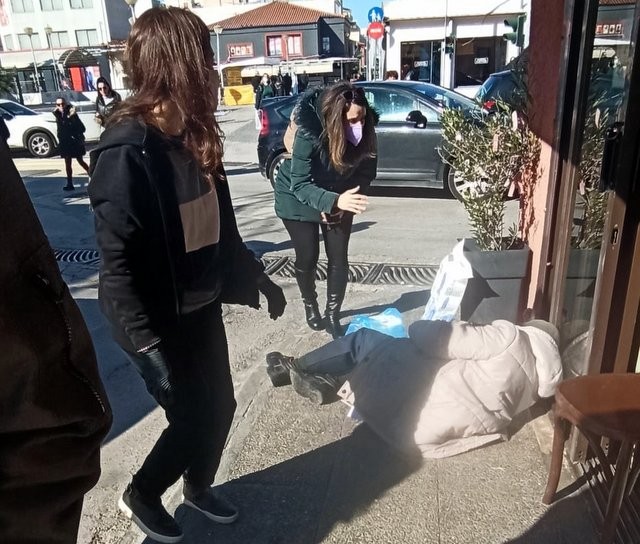 ΧΑΛΚΙΔΑ: Περαστικός έπεσε αναίσθητος στο πεζοδρόμιο το μεσημέρι της Δευτέρας