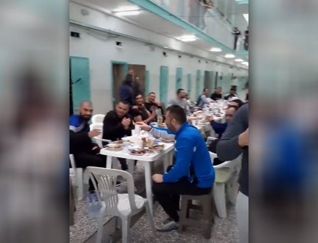 Κρατούμενοι κάνουν πάρτι με Σφακιανάκη στον Κορυδαλλό (VIDEO)