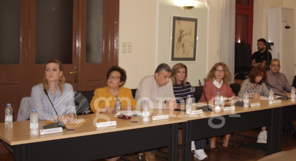 ΔΗΜΟΤΙΚΟ ΣΥΜΒΟΥΛΙΟ ΧΑΛΚΙΔΑΣ - ΛΟΓΟΔΟΣΙΑ: Απούσα η Ελενα Βάκα και ...κυνήγι 8,5 εκατομμυρίων για την Αυλίδα