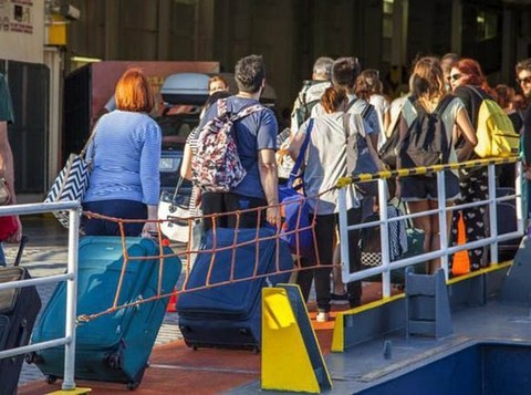 Ξεκίνησε η έξοδος των αδειούχων