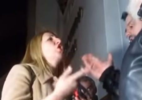 Δημοσιογράφος έφαγε πόρτα, σε ομιλία του κυβερνητικού εκπροσώπου Δημήτρη Τζανακόπουλου (VIDEO)