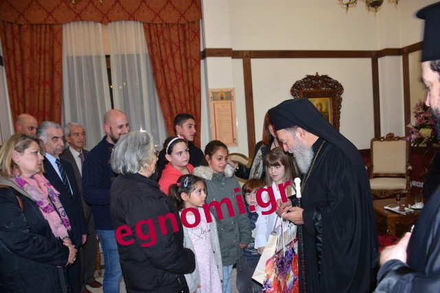 Κοσμορυρροή στη γιορτή του Μητροπολίτη Χαλκίδας κ. Χρυσόστομου