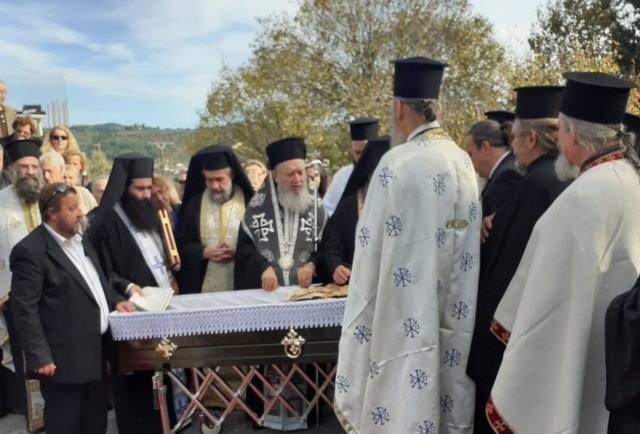 Η γη της Ιστιαίας δέχθηκε το λείψανο του μακαριστού αρχιμανδρίτη Ιγνάτιου Καπνίση