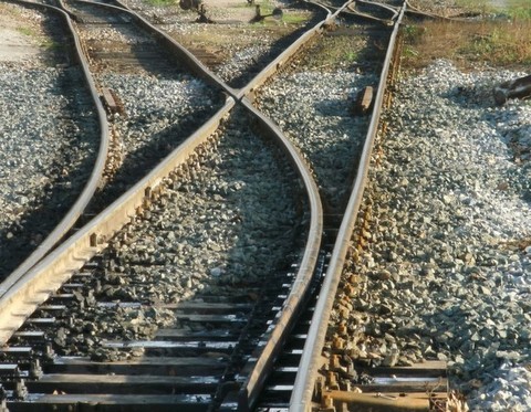 Μία νεκρή και δύο τραυματίες από σύγκρουση ΙΧ με τρένο