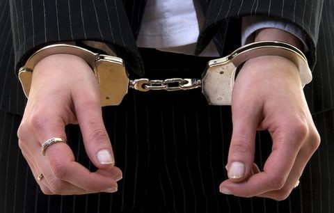 Συνελήφθη άλλη μία γυναίκα στο Σχηματάρι για χρέη στο Δημόσιο
