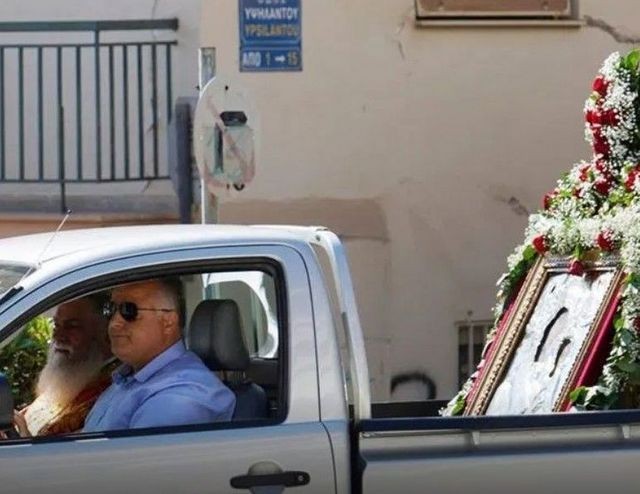 Πρόστιμο και αφαίρεση πινακίδων σε αγροτικό που έκανε περιφορά εικόνας