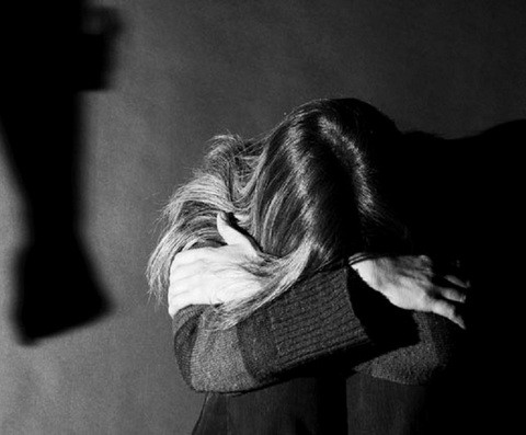17χρονες έδειραν άγρια 13χρονη και την έστειλαν στο νοσοκομείο