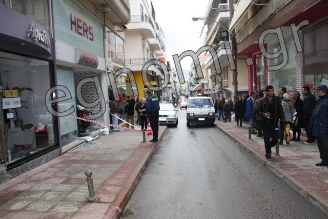 ΧΑΛΚΙΔΑ: Τρελό ΙΧ καρφώθηκε σε βιτρίνα της Αβάντων