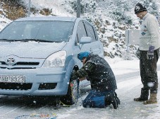 ΔΗΜΟΣ ΔΙΡΦΥΩΝ -ΜΕΣΣΑΠΙΩΝ: Με αλυσίδες η κίνηση οχημάτων σε ορεινά χωριά λόγω χιονόπτωσης