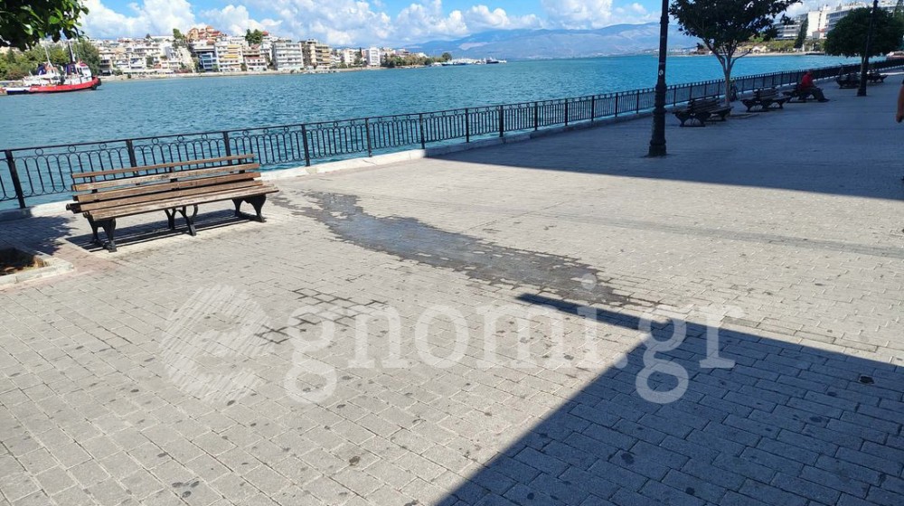 ΧΑΛΚΙΔΑ: Ύποπτη διαρροή υγρών στο κέντρο της παραλίας