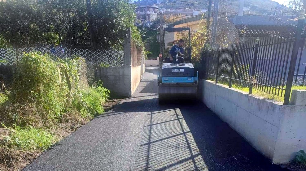 ΔΗΜΟΣ ΔΙΡΦΥΩΝ-ΜΕΣΣΑΠΙΩΝ: Ασφαλτοστρώνονται οι δρόμοι προς την παραλία Πολιτικών